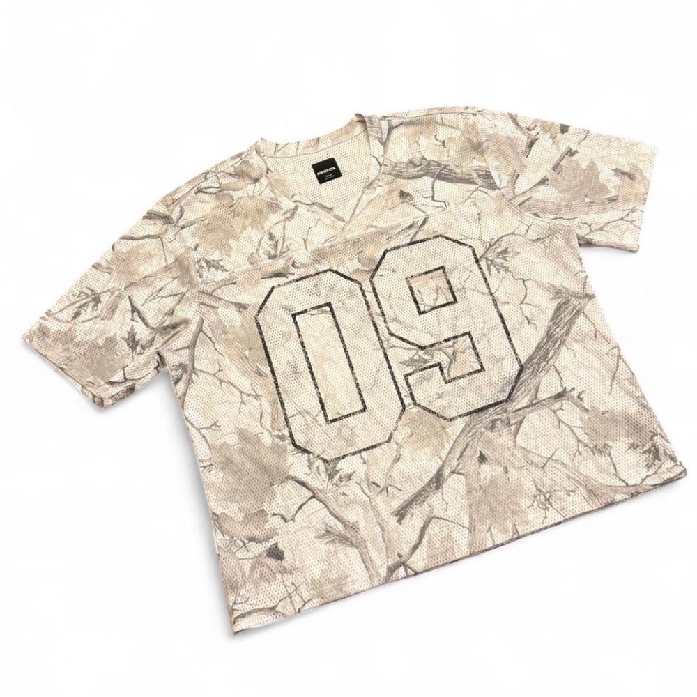Y2K/2000’s Real Tree camo print RSQ jersey tee 
24x26